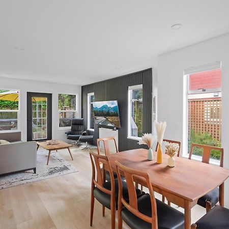 Modern Kitsilano 2 Bedroom Home With A Hot Tub Vancouver Exteriör bild