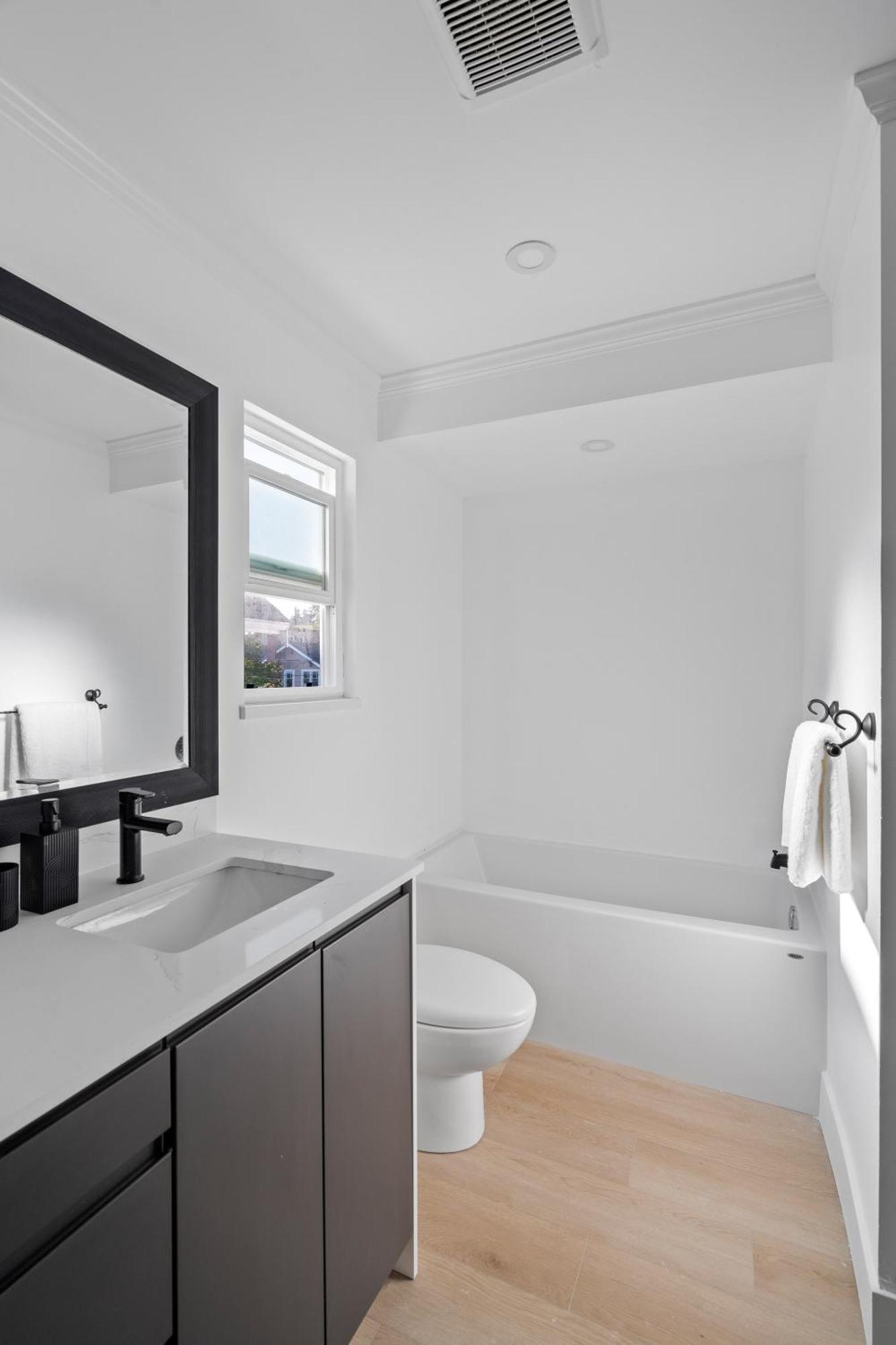 Modern Kitsilano 2 Bedroom Home With A Hot Tub Vancouver Exteriör bild