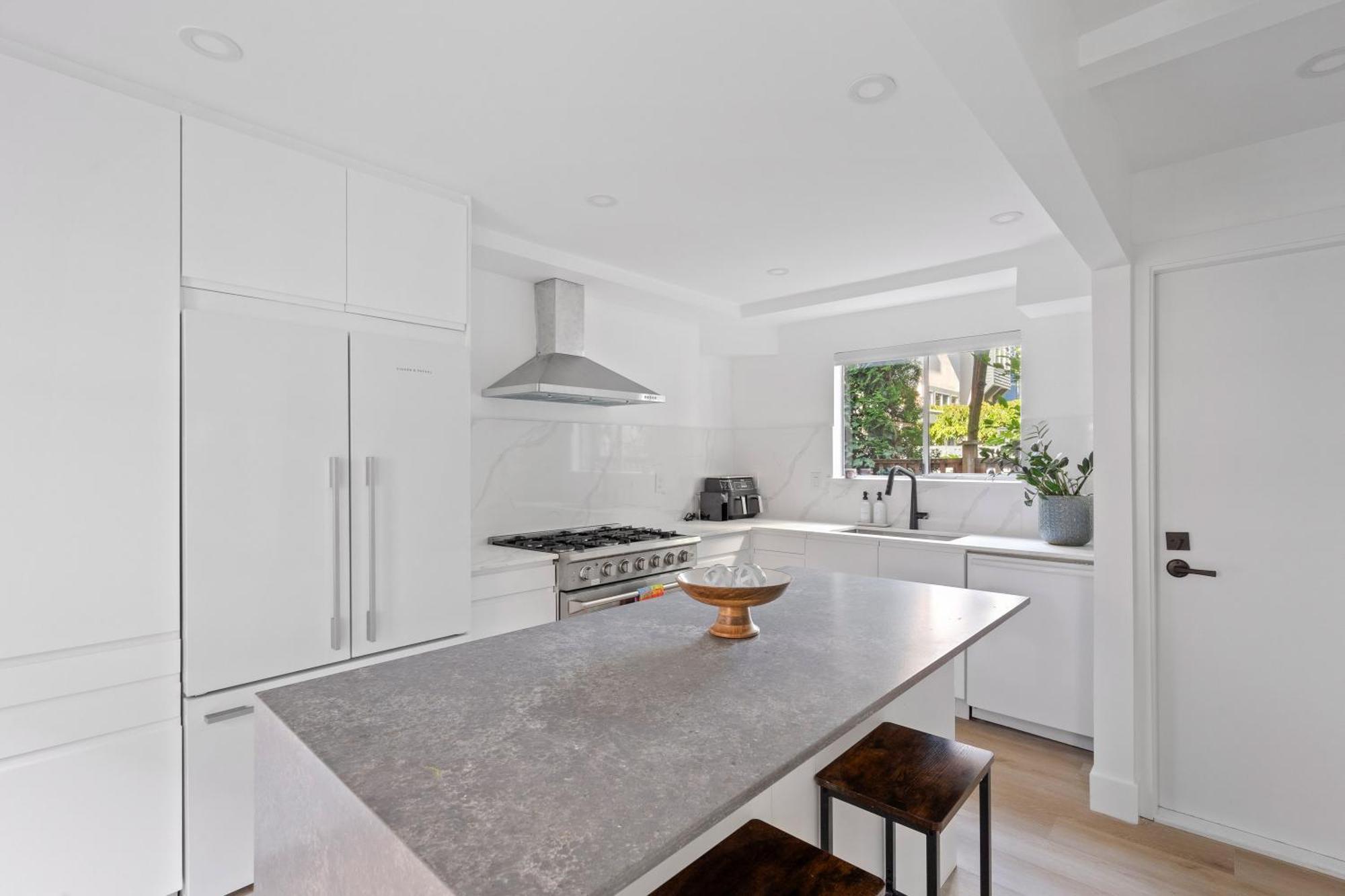 Modern Kitsilano 2 Bedroom Home With A Hot Tub Vancouver Exteriör bild