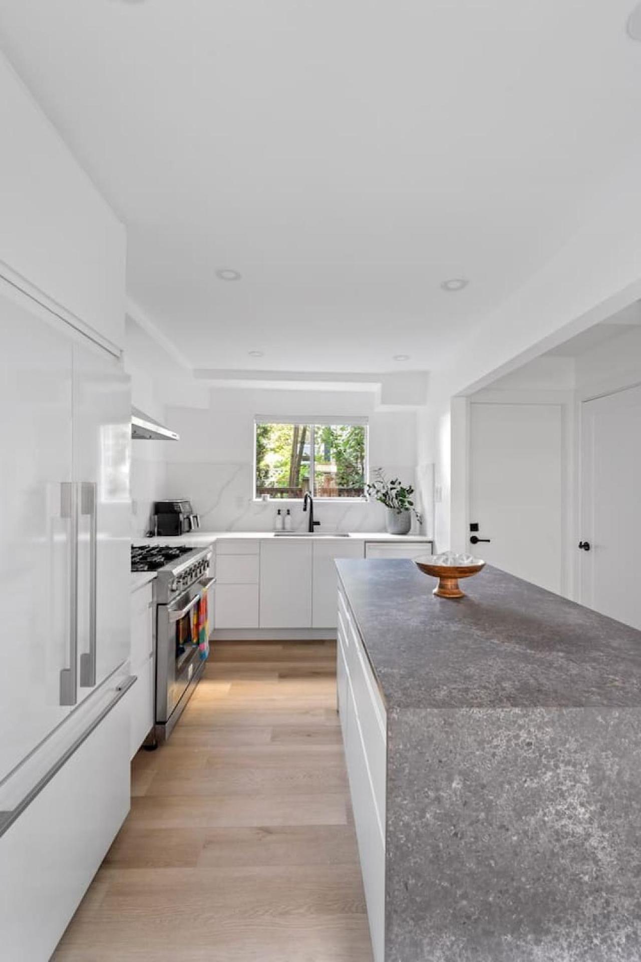Modern Kitsilano 2 Bedroom Home With A Hot Tub Vancouver Exteriör bild